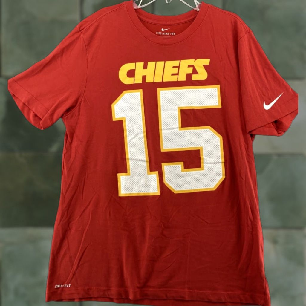 Nike Nike Dri-FIT Chiefs Mahomes #15 Football T-Shirt Men Medium Red NFL Sports Size US M / EU 48-50 / 2 - 1 Thumbnail