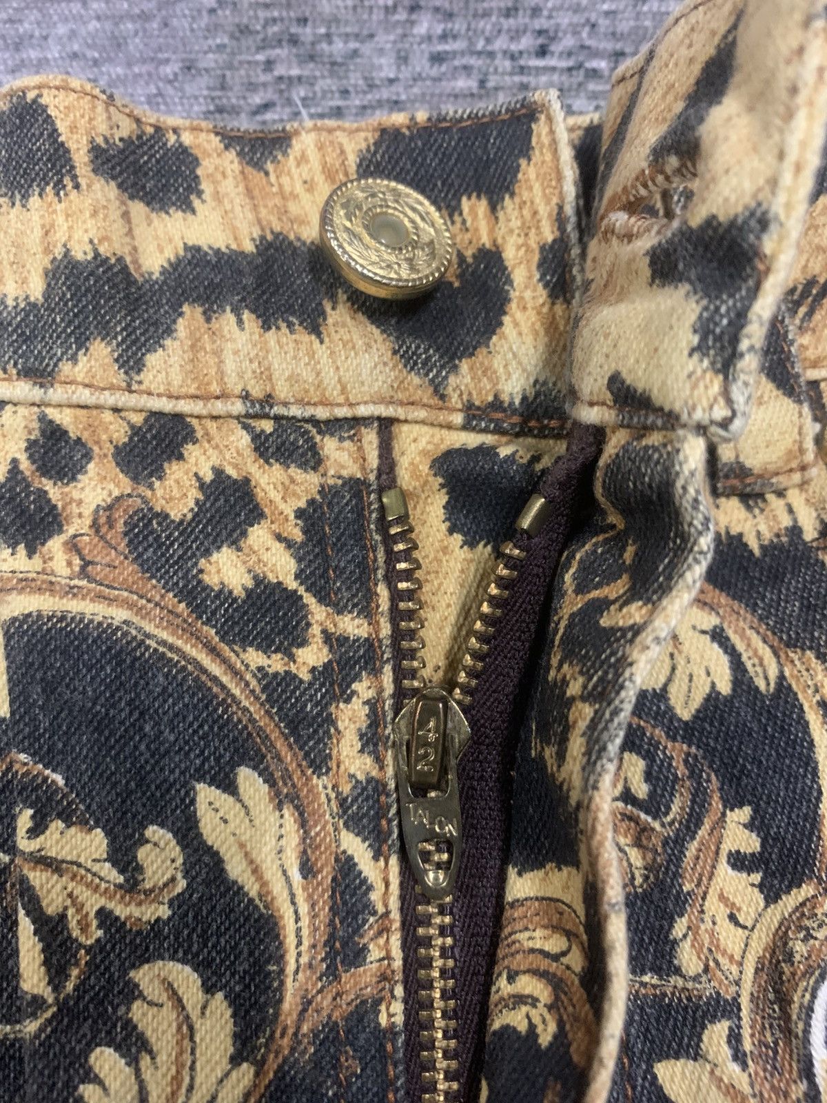 Roberto Cavalli Vintage 80's Roberto Cavalli Renaissance Print Trousers Size 28" / US 6 / IT 42 - 10 Thumbnail