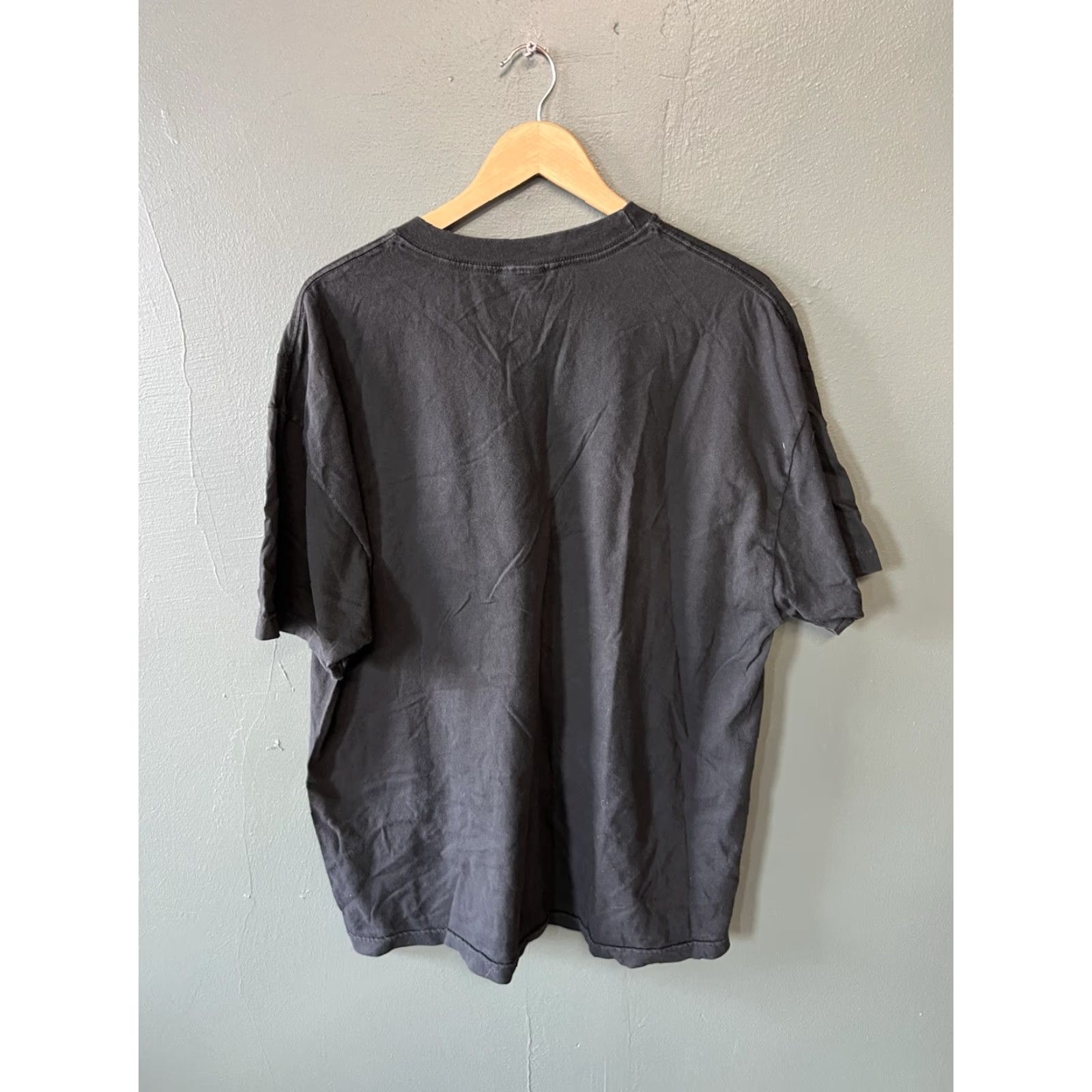 Vintage VINTAGE Johnny Suede Mens T-Shirt Black 2XL Short Sleeve Graphic Flames Size US XXL / EU 58 / 5 - 2 Thumbnail