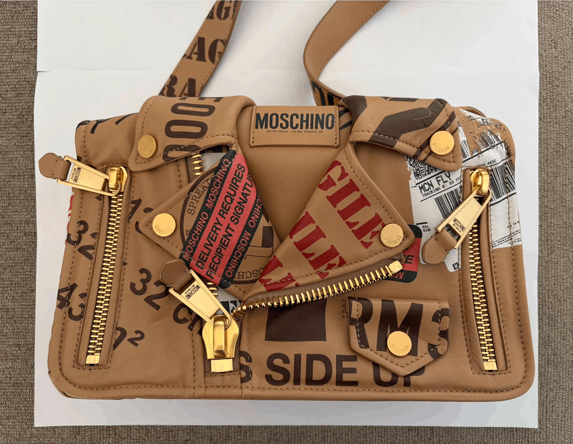 Moschino Moschino Beige Printed Shoulder Bag Ｑ21 Size ONE SIZE - 3 Thumbnail