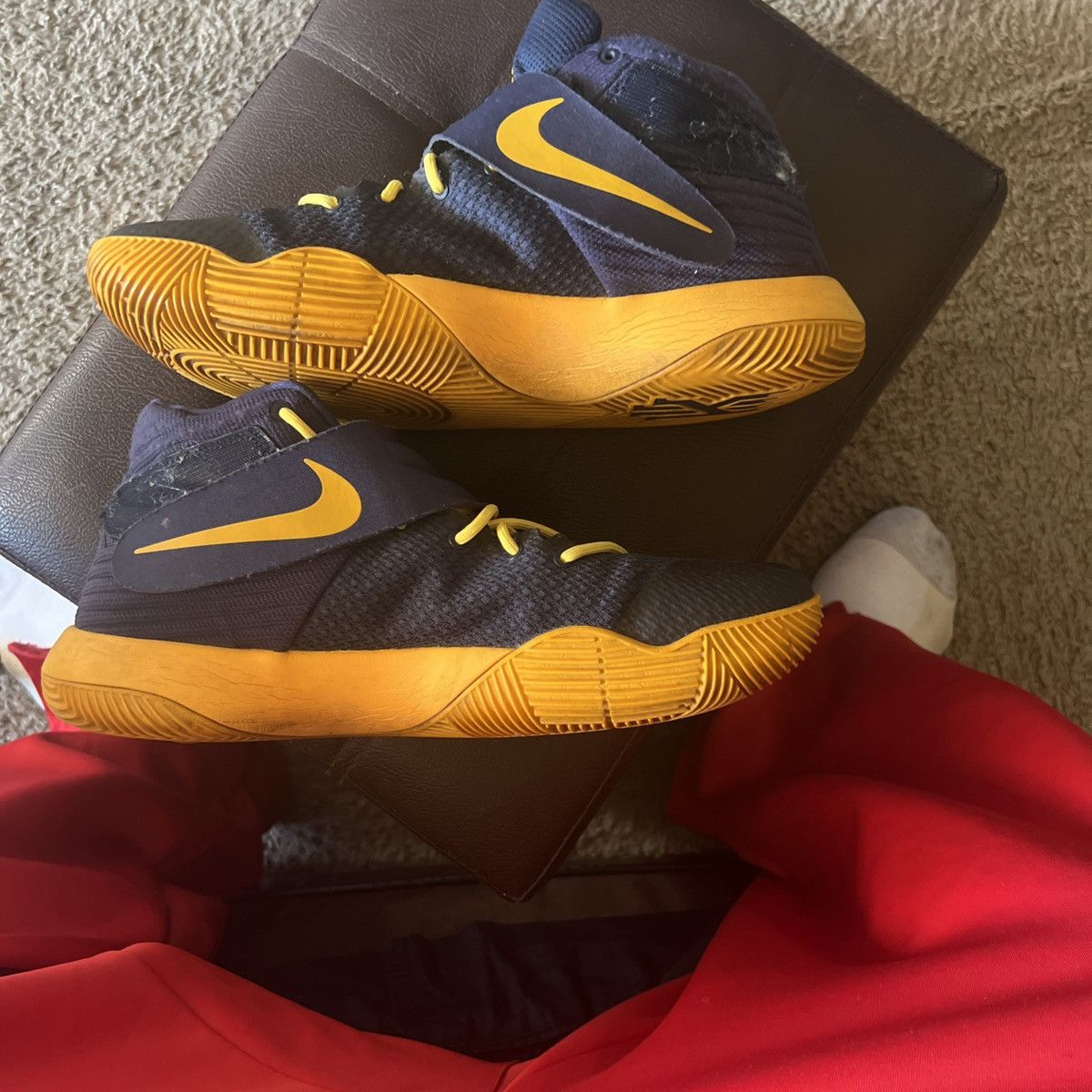Nike Kyrie Cavaliers 2 Size US 11.5 / EU 44-45 - 2 Thumbnail