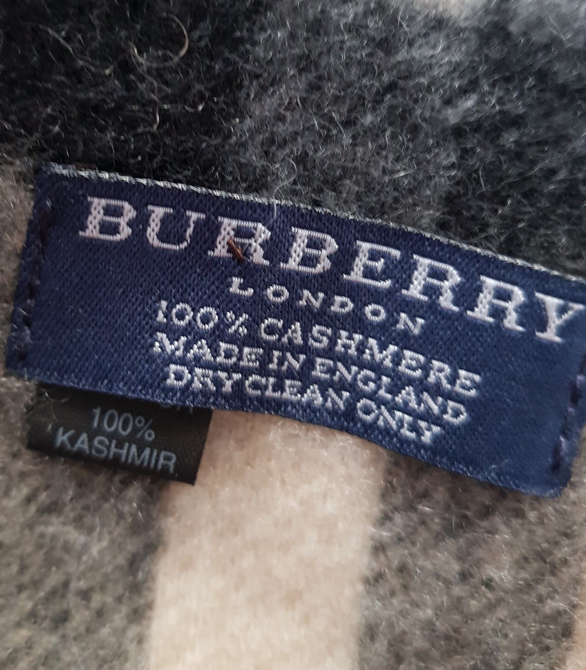 Burberry Burberry 100% Cashmere Fur Trim Scarf/Shawl Wrap Plaid Desig Size ONE SIZE - 3 Thumbnail
