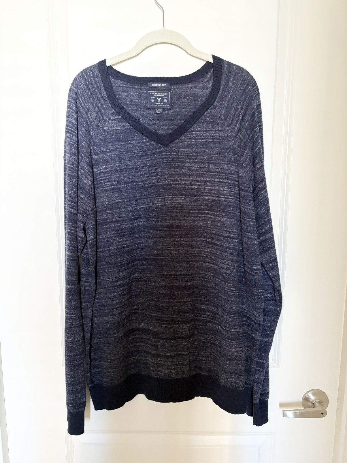 American Eagle Outfitters American Eagle Men’s seriously soft Vneck top size XL Size US XL / EU 56 / 4 - 1 Thumbnail