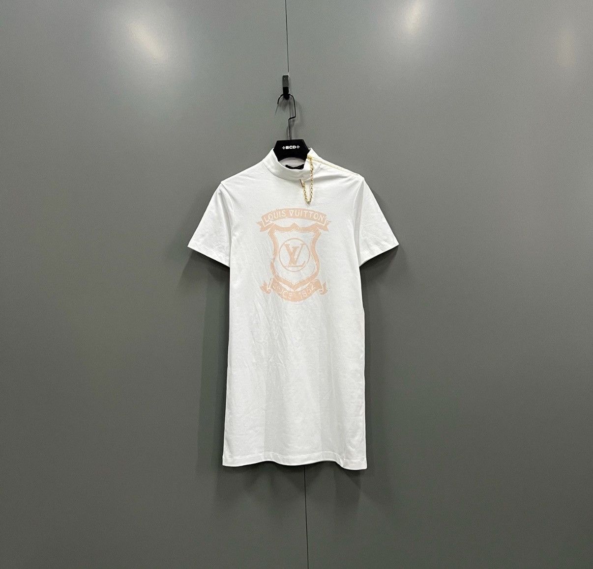 Louis Vuitton Louis Vuitton Front Logo Chain Short-Sleeve Dress J41 Size S / US 4 / IT 40 - 1 Thumbnail