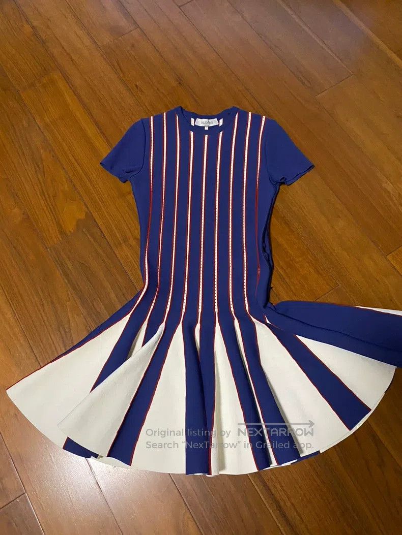 Valentino Valentino dress Size S / US 4 / IT 40 - 1 Thumbnail