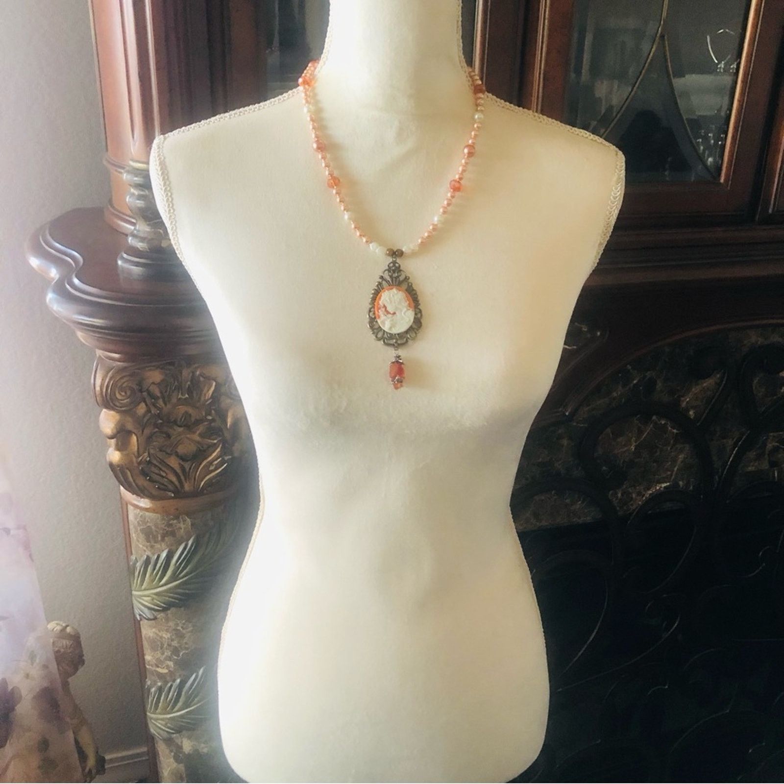 Handmade Handcrafted whimsical lady cameo pendant Pearl necklace Size ONE SIZE - 4 Thumbnail