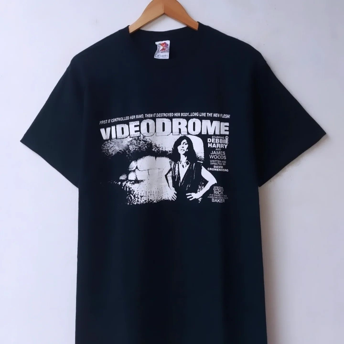 Vintage Vtg Early 00's Videodrome Horror Movie Tshirt Size US M / EU 48-50 / 2 - 2 Thumbnail
