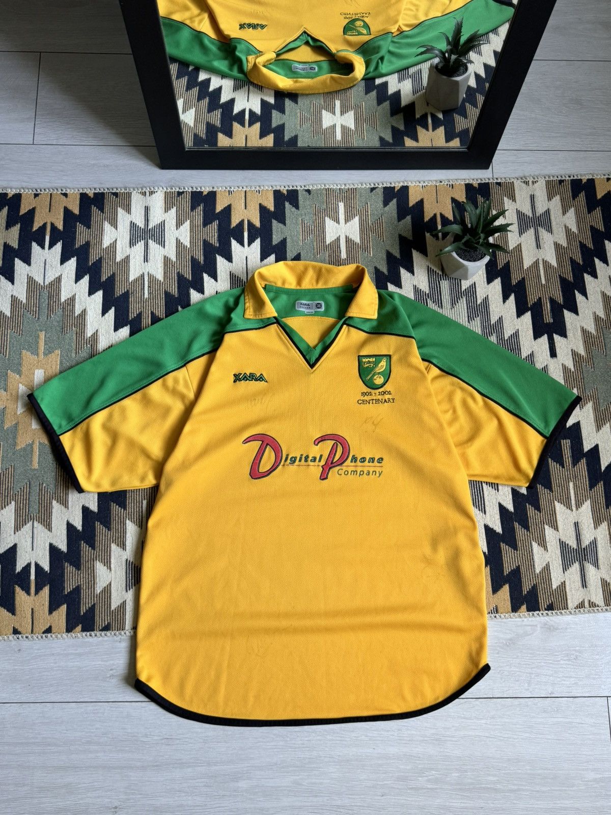 Vintage Vintage Norwich City 2001-02 Soccer Jersey with signatures Size US XL / EU 56 / 4 - 1 Thumbnail