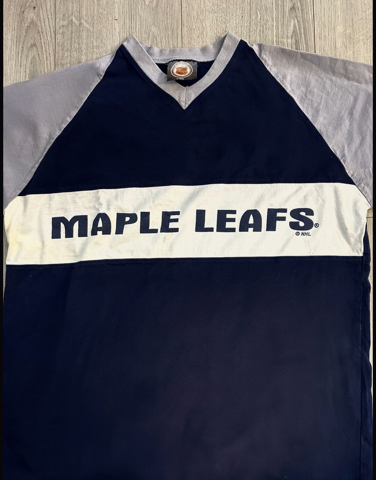 NHL Vintage 90s Toronto Maple Leafs NHL Navy V-Neck Tee Size US L / EU 52-54 / 3 - 1 Thumbnail