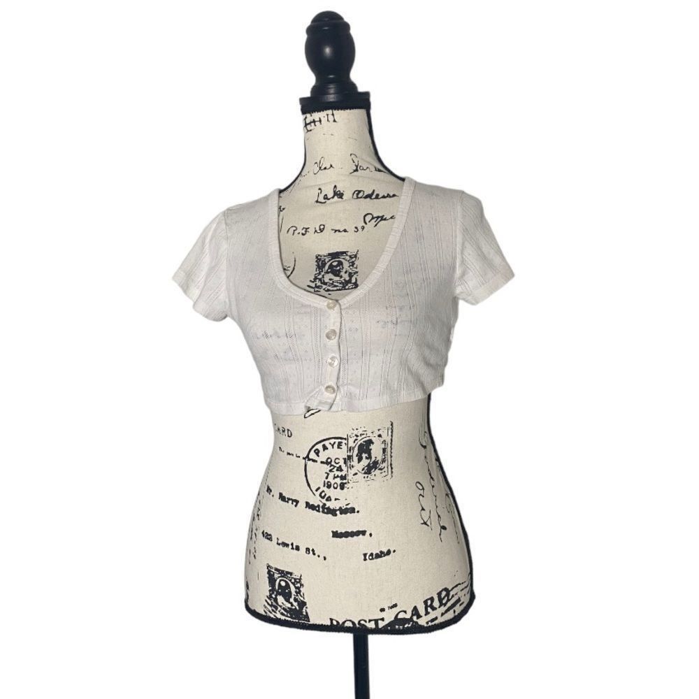 Other NA-KD White Textured Button Front Cropped Top Size S 100% Co Size S / US 4 / IT 40 - 1 Thumbnail