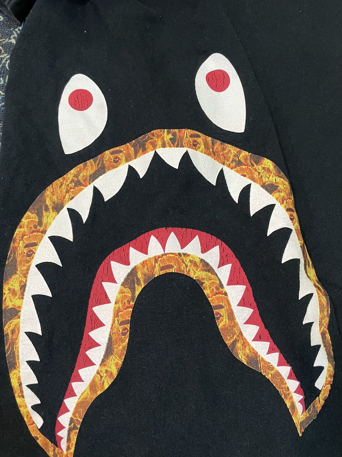 Bape Bape Flame Side Shark Tee Size US L / EU 52-54 / 3 - 4 Thumbnail