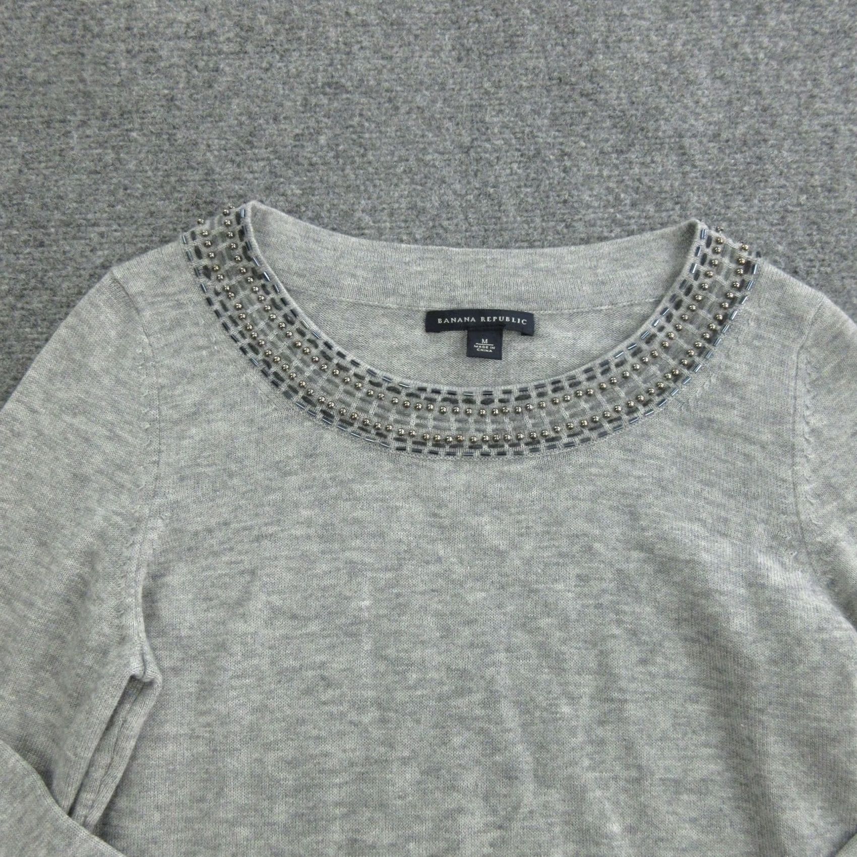 Banana Republic Banana Republic Sweater Womens Medium Gray Beaded Neck Wool Blend Knit Pullover Size M / US 6-8 / IT 42-44 - 2 Thumbnail