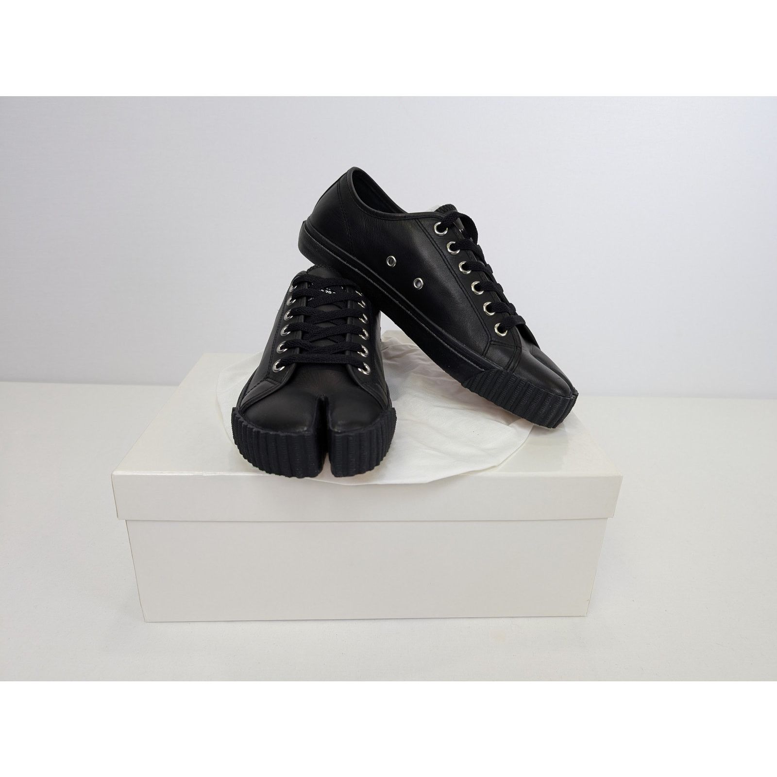 Maison Margiela o1rshd1 Q:2 / Tabi Low-top sneakers in Black/Beige Size US 12 / EU 45 - 17 Thumbnail
