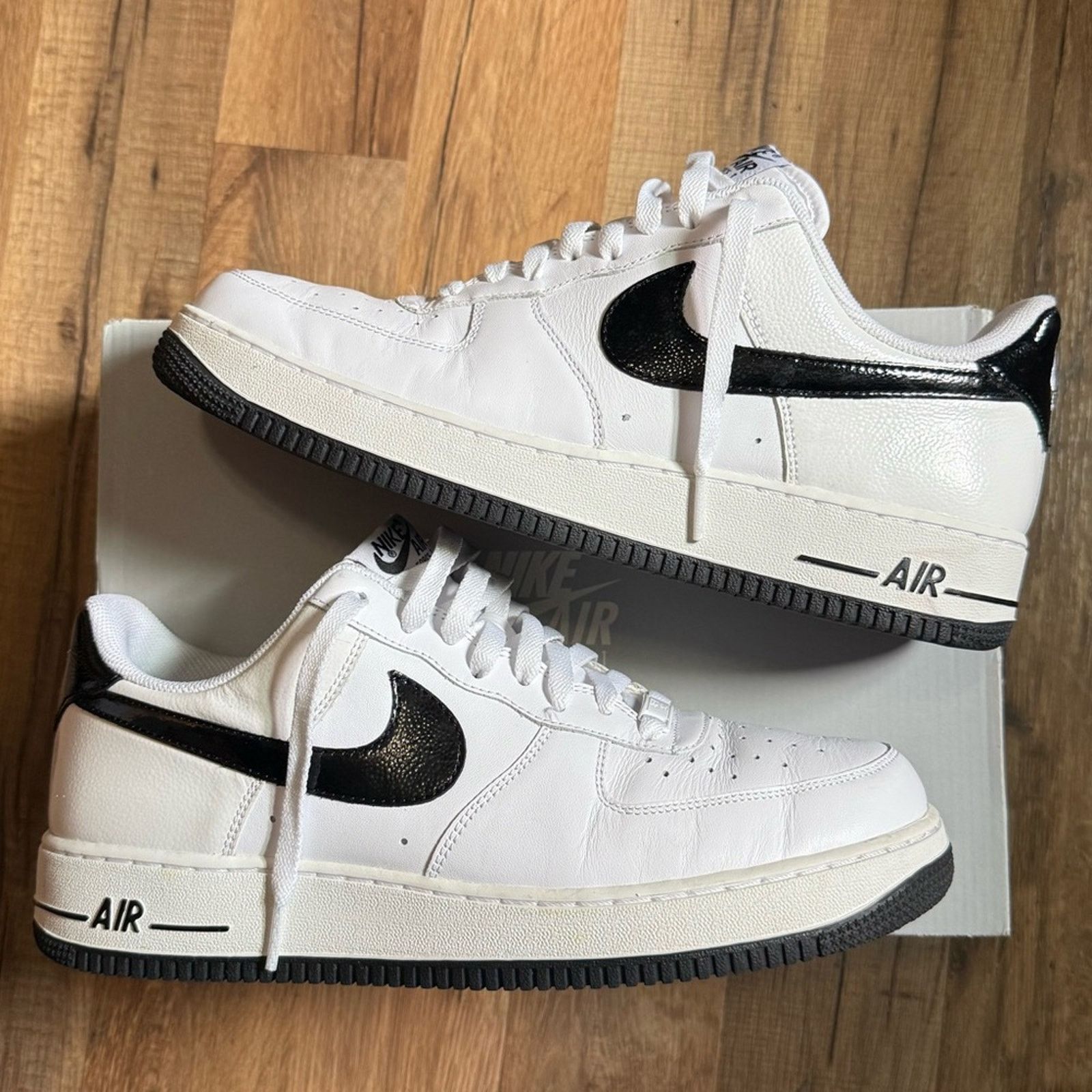 Nike 2010 Nike Air Force 1 White Black Patent Size US 11 / EU 44 - 2 Thumbnail