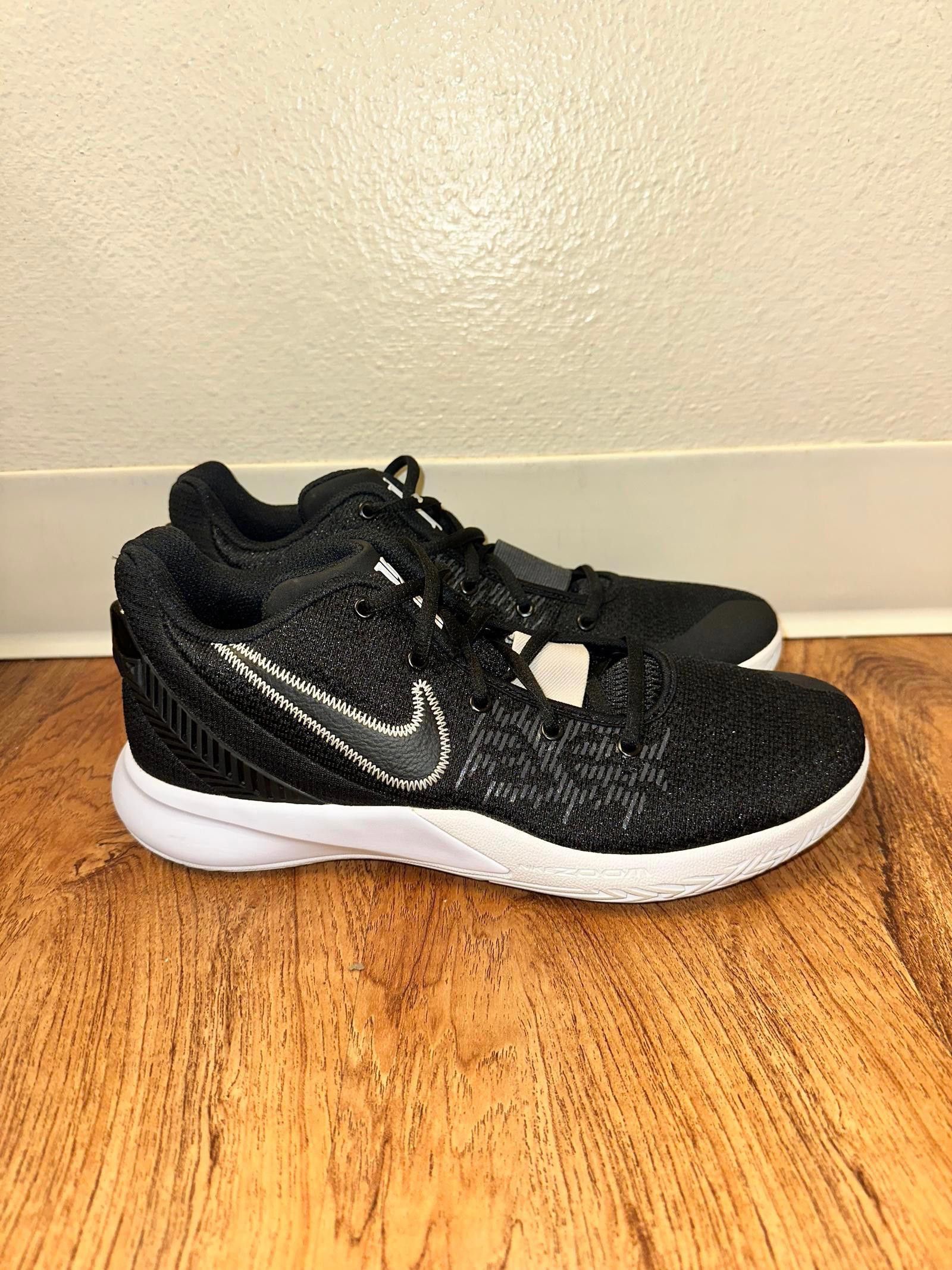 Nike Nike Kyrie Flytrap 2 Black White Sample Size US 9 / EU 42 - 1 Thumbnail