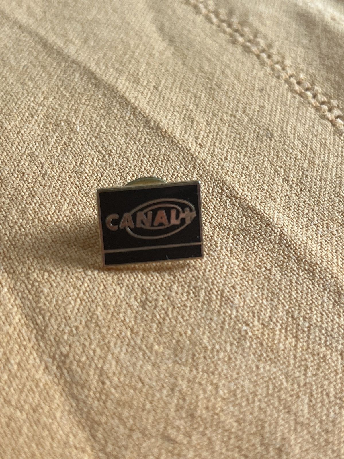 Vintage Canal plus vintage pin Size ONE SIZE - 1 Thumbnail