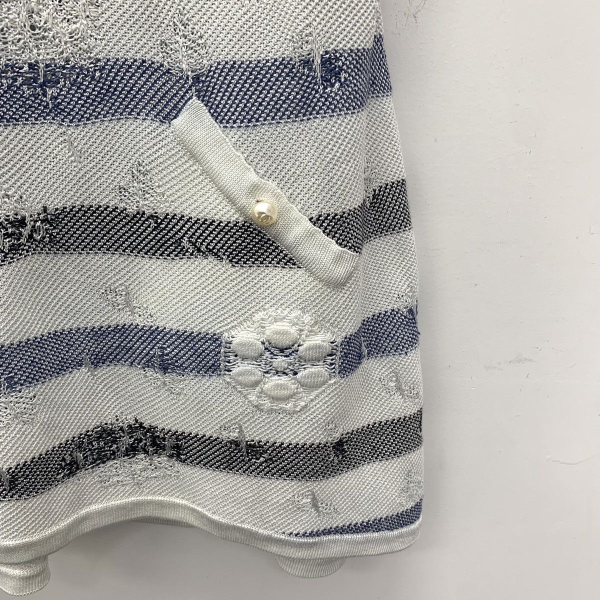 Chanel Chanel Stripe Camellia Short Sleeve Knit Dress K26WX Size S / US 4 / IT 40 - 4 Thumbnail