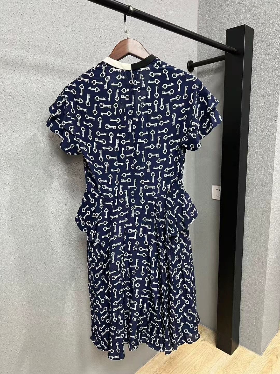 Louis Vuitton Louis Vuitton Silk Key Print Dress Size US 5 / EU 37 - 2 Thumbnail