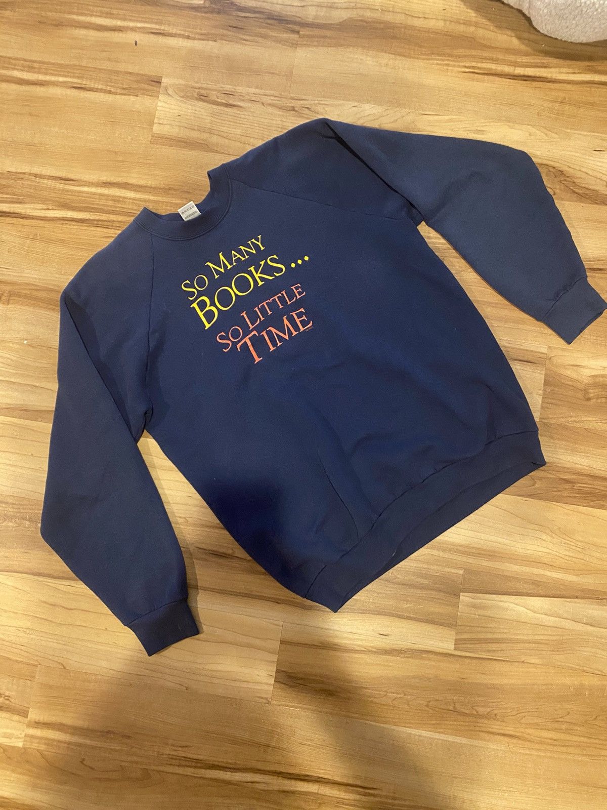 Vintage Vintage Navy "So Many Books... So Little Time" Sweater Size US XL / EU 56 / 4 - 1 Thumbnail