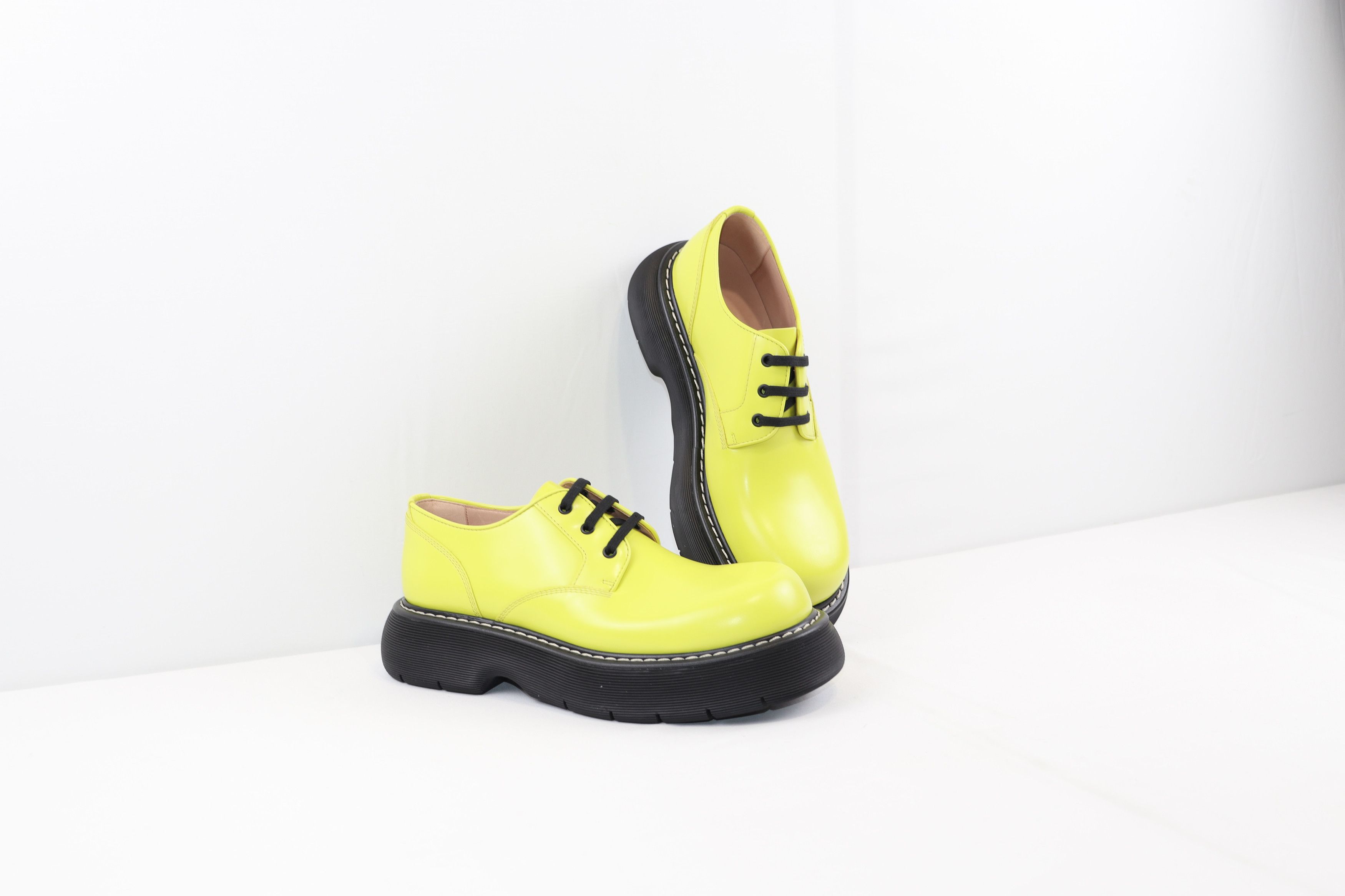 Bottega Veneta o1rshd1 Swell Lace up Calfskin Gloss Vinyl Boots Kiwi/Black Size US 10 / EU 43 - 12 Thumbnail