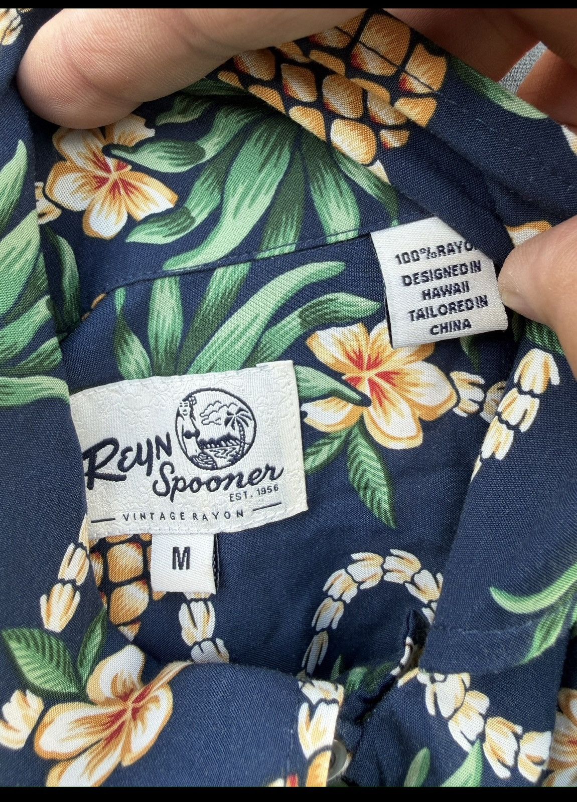 Reyn Spooner PreOwned Reyn Spooner 100% Rayon Multicolored Men's M Size US M / EU 48-50 / 2 - 4 Thumbnail
