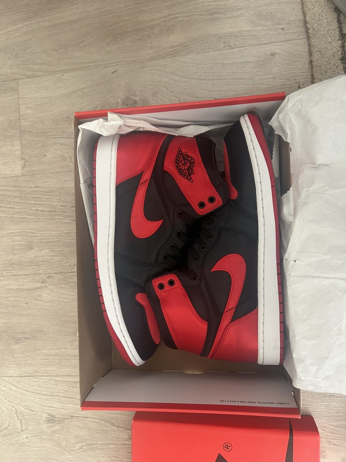 Jordan Brand Women’s Air Jordan 1 Retro High OG Satin Bred 2023 Size US 12 / IT 42 - 9 Thumbnail