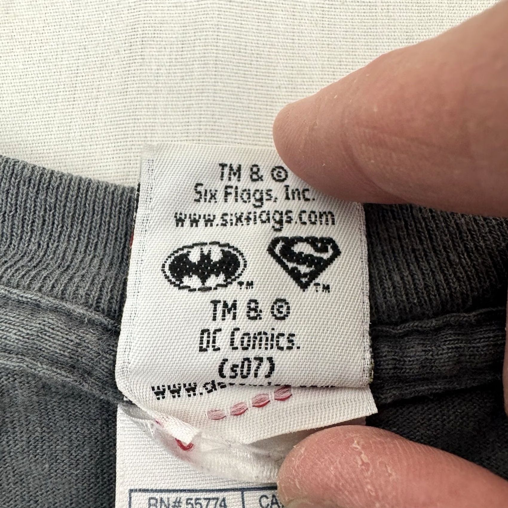 DC Comics VINTAGE Batman T Shirt Adult L Six Flags DC Comics Y2K 2007 Cartoon Movie Mens Size US L / EU 52-54 / 3 - 5 Thumbnail