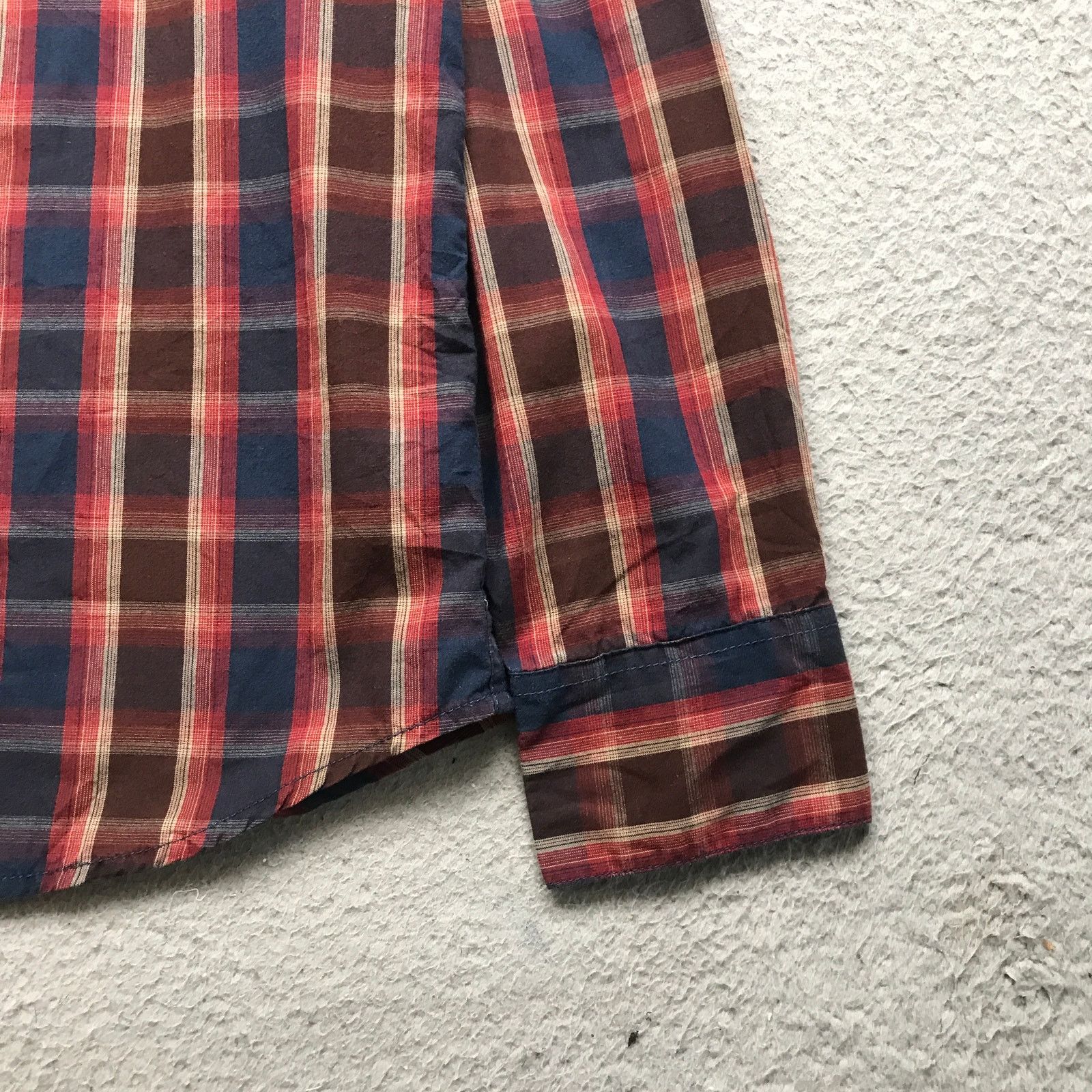 Levi's Levis Strauss & Co. Button Up Shirt Mens Large Plaid Maroon Size US L / EU 52-54 / 3 - 6 Thumbnail