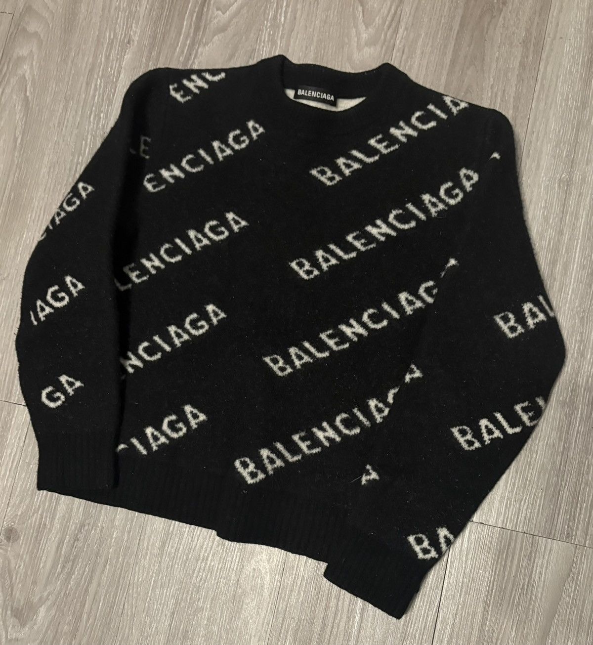 Balenciaga Balenciaga monogram knit crewneck Size S / US 4 / IT 40 - 1 Thumbnail