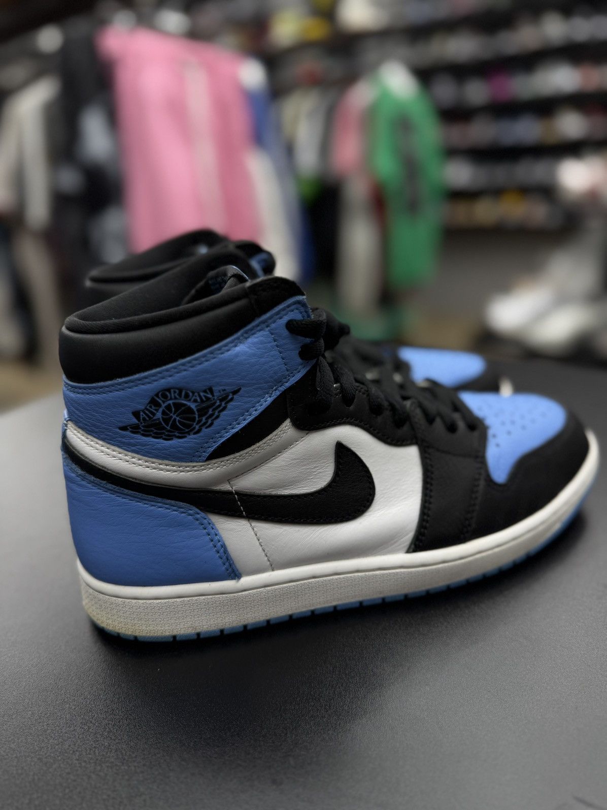 Jordan Brand × Nike Jordan 1 High UNC Toe Size 10 Pre Owned Size US 10 / EU 43 - 4 Thumbnail