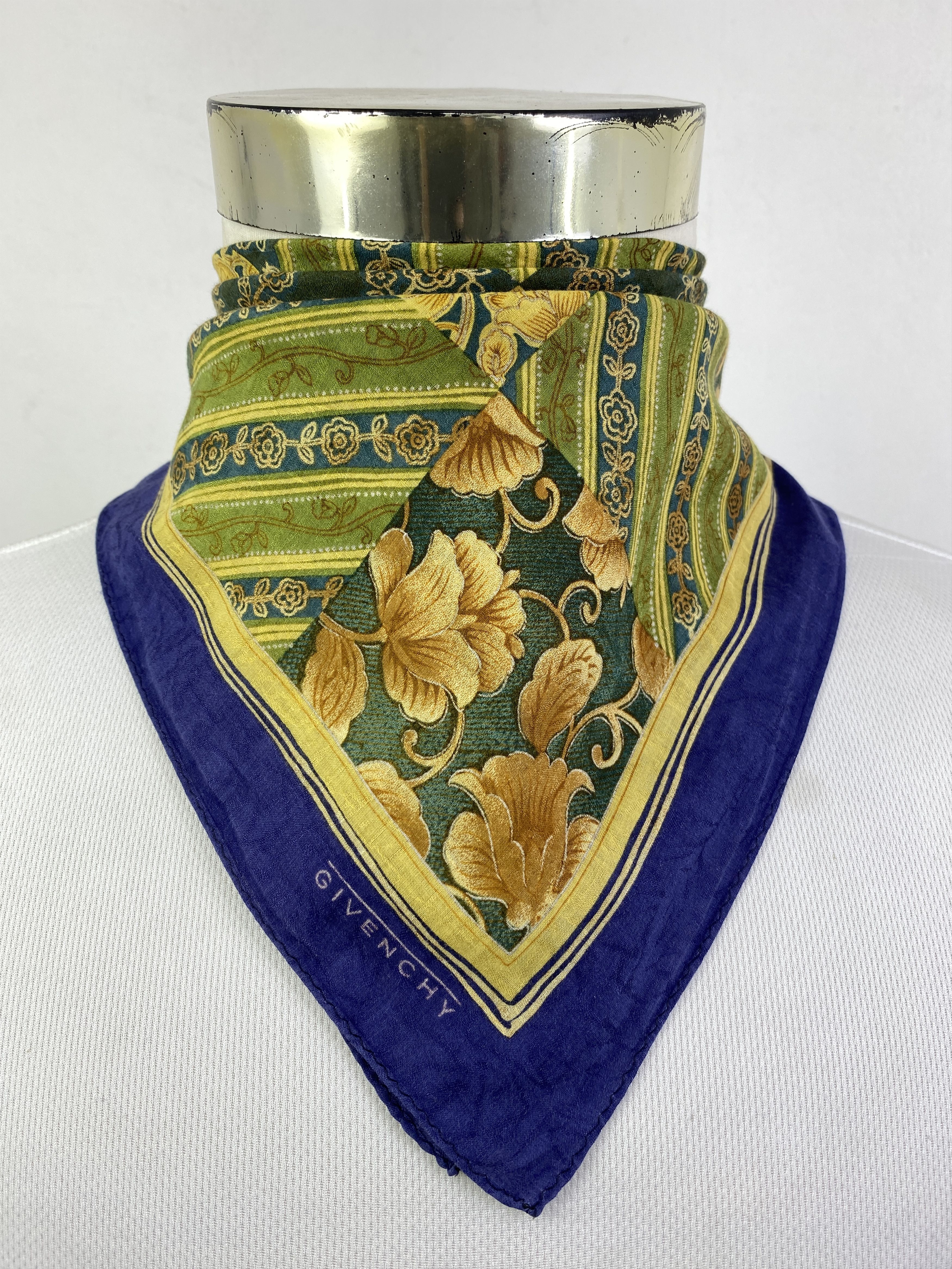 Givenchy Vintage Givenchy Handkerchief / Neckerchief HKC0983 Size ONE SIZE - 1 Thumbnail