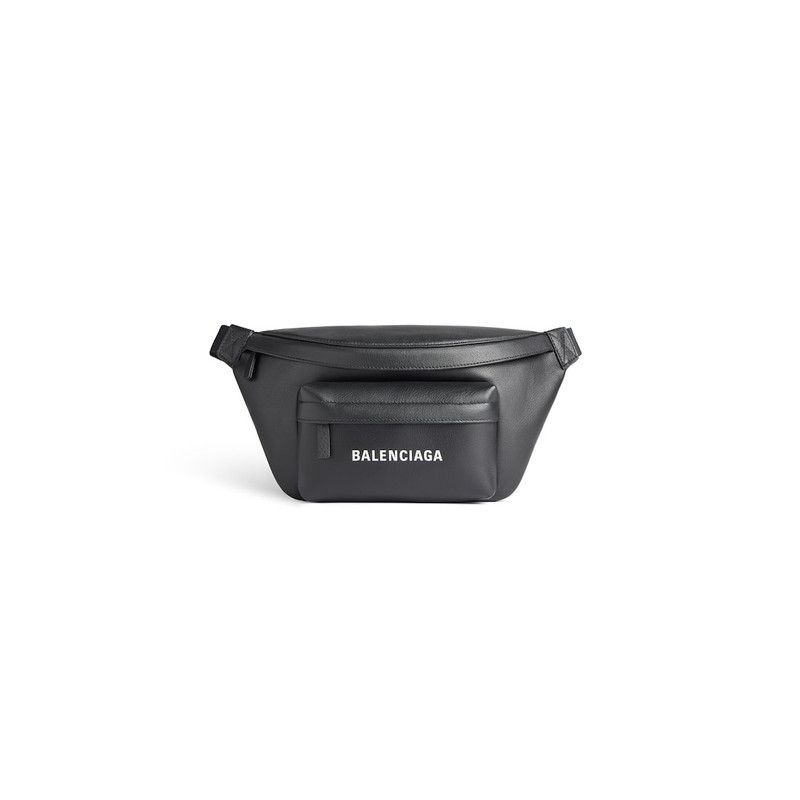 Balenciaga o1tr1nto0426 Size: OS / Everyday Beltpack in Black Size ONE SIZE - 1 Thumbnail