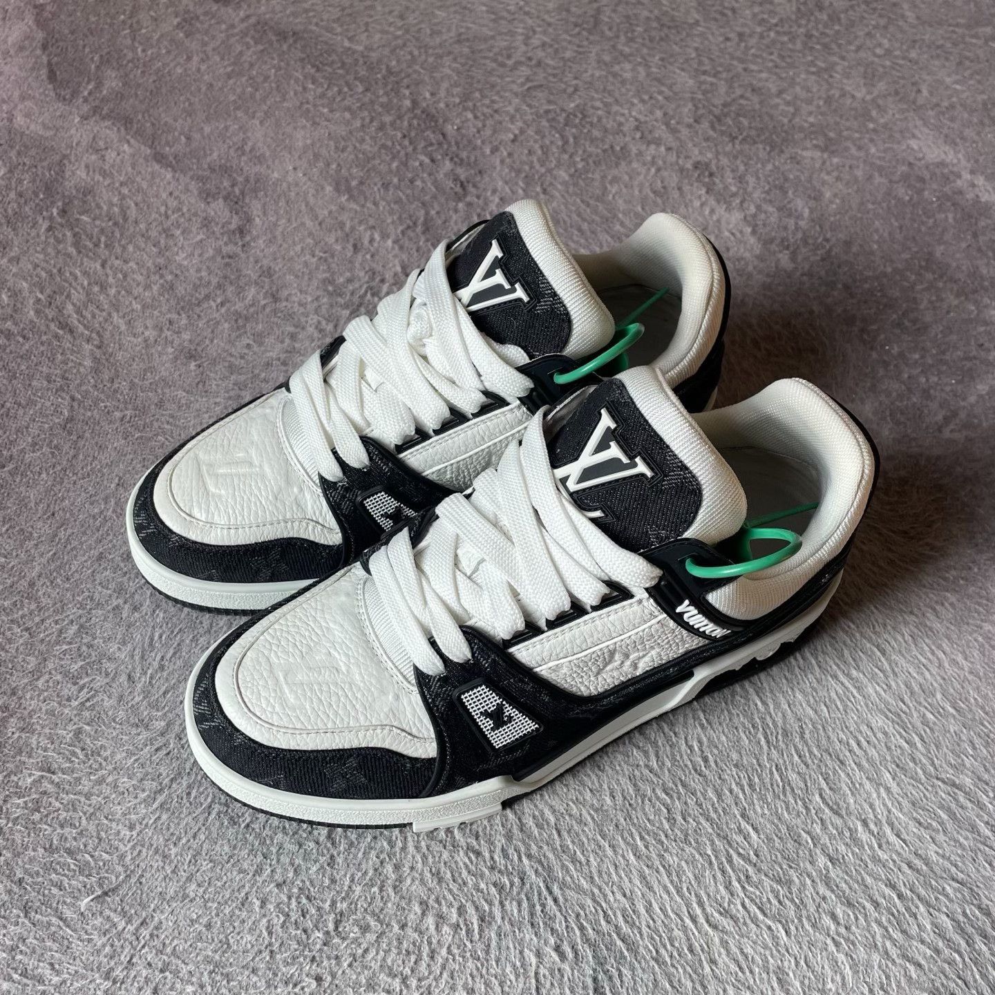 Louis Vuitton Louis Vuitton Training Black Lowtop Sneakers 37 Women Size US 6.5 / IT 36.5 - 1 Thumbnail