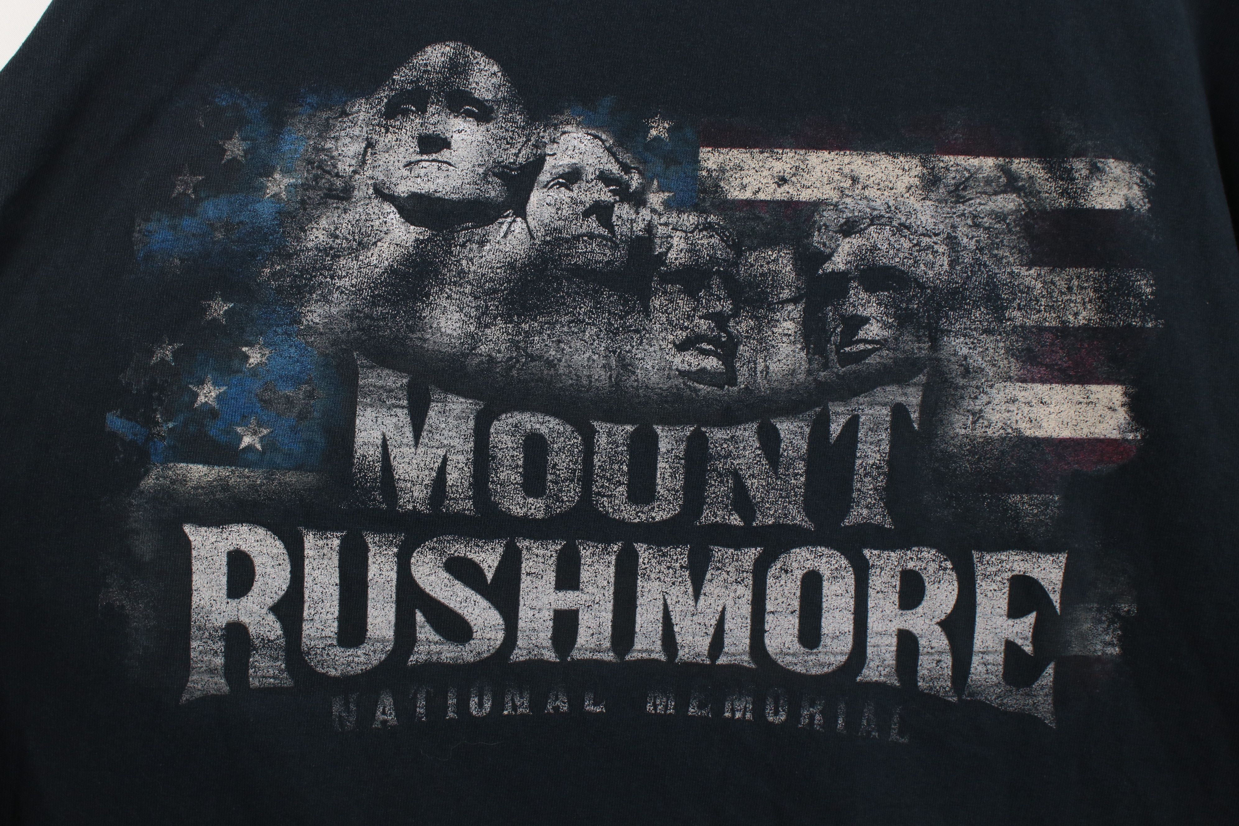 Vintage Vintage Y2K Mount Rushmore Monument Short Sleeve T-Shirt Size US L / EU 52-54 / 3 - 11 Thumbnail