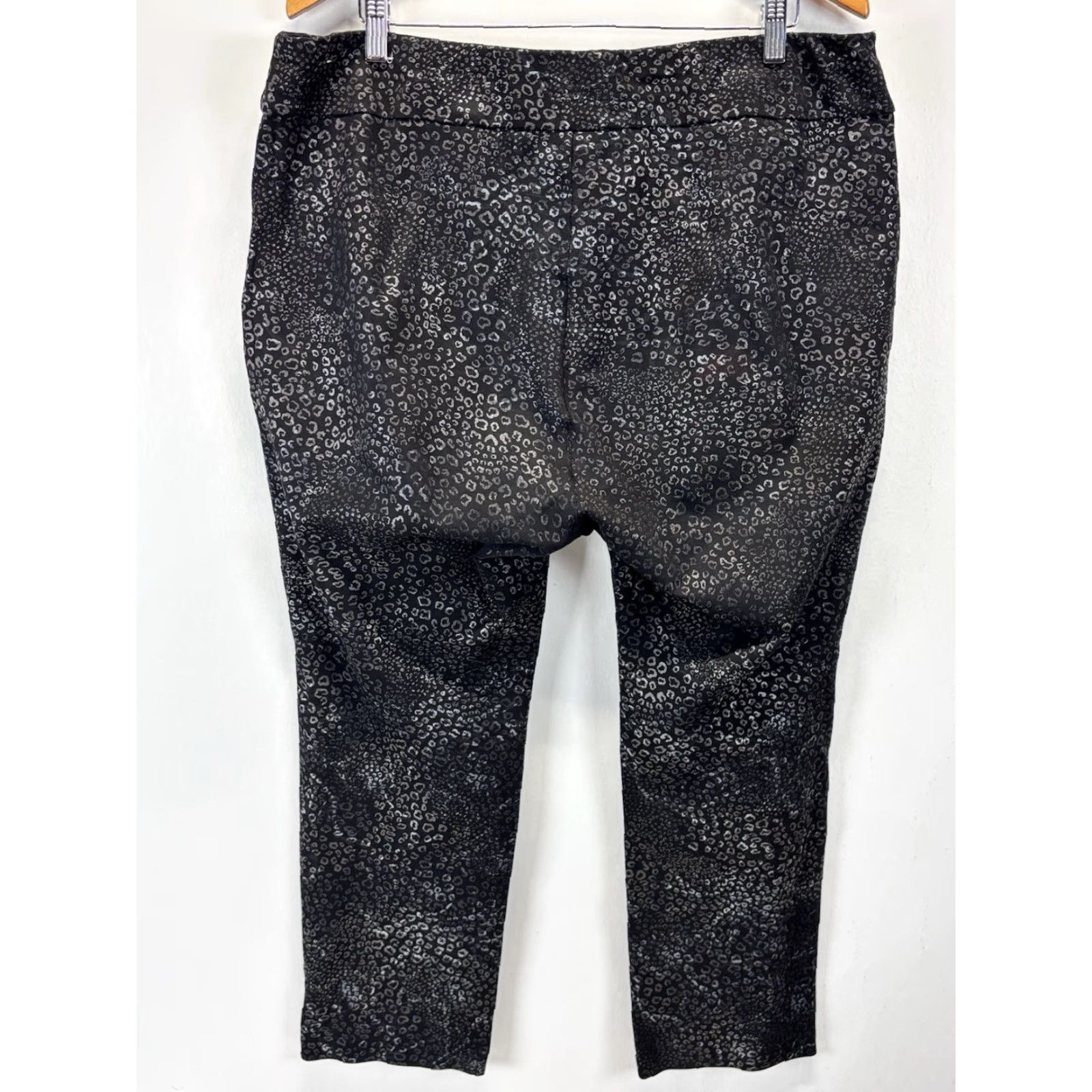 Soft Surroundings Soft Surroundings Pants Women 1X Black Animal Print Stretch Pull-On Ankle Womens Size 40" / US 18 - 3 Thumbnail