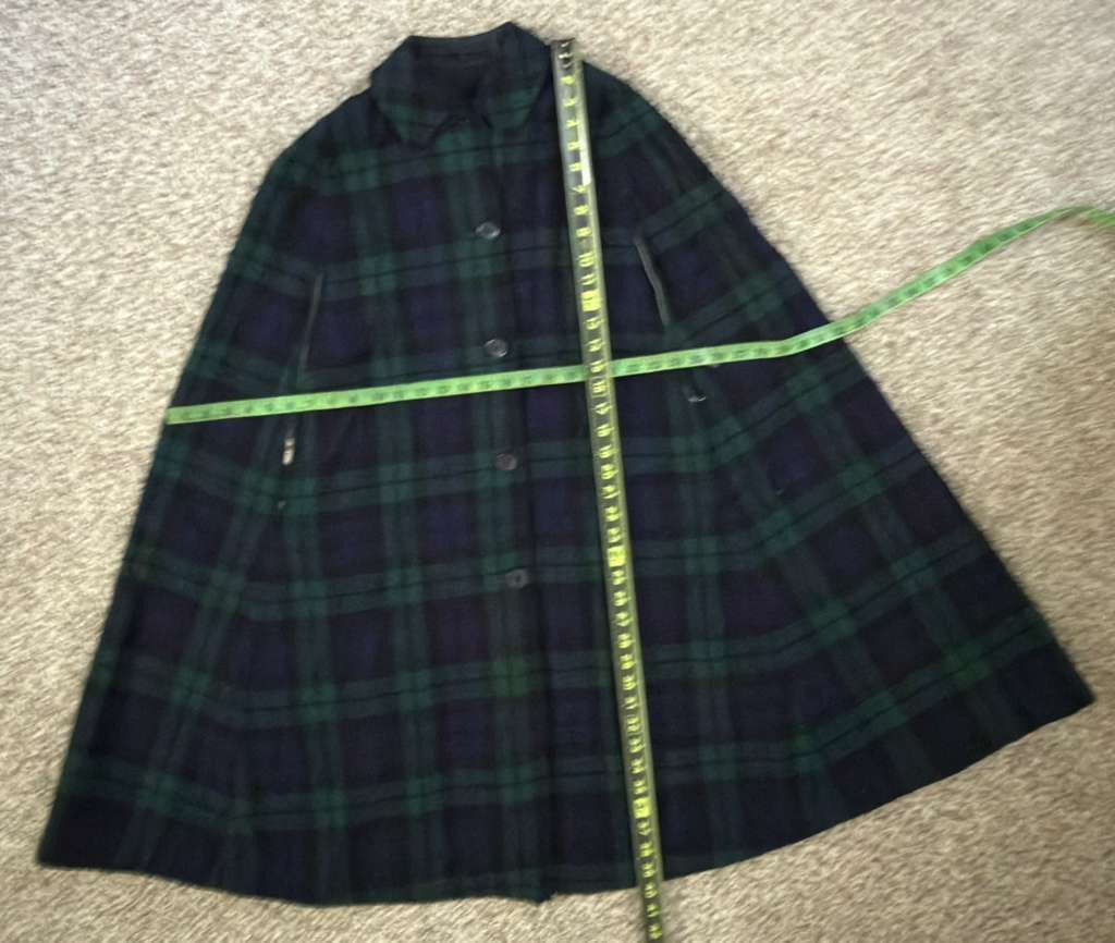 Burberry 1960s BURBERRY CHECKED WOOL PLAID REVERSIBLE CAPE COAT Size ONE SIZE - 6 Thumbnail