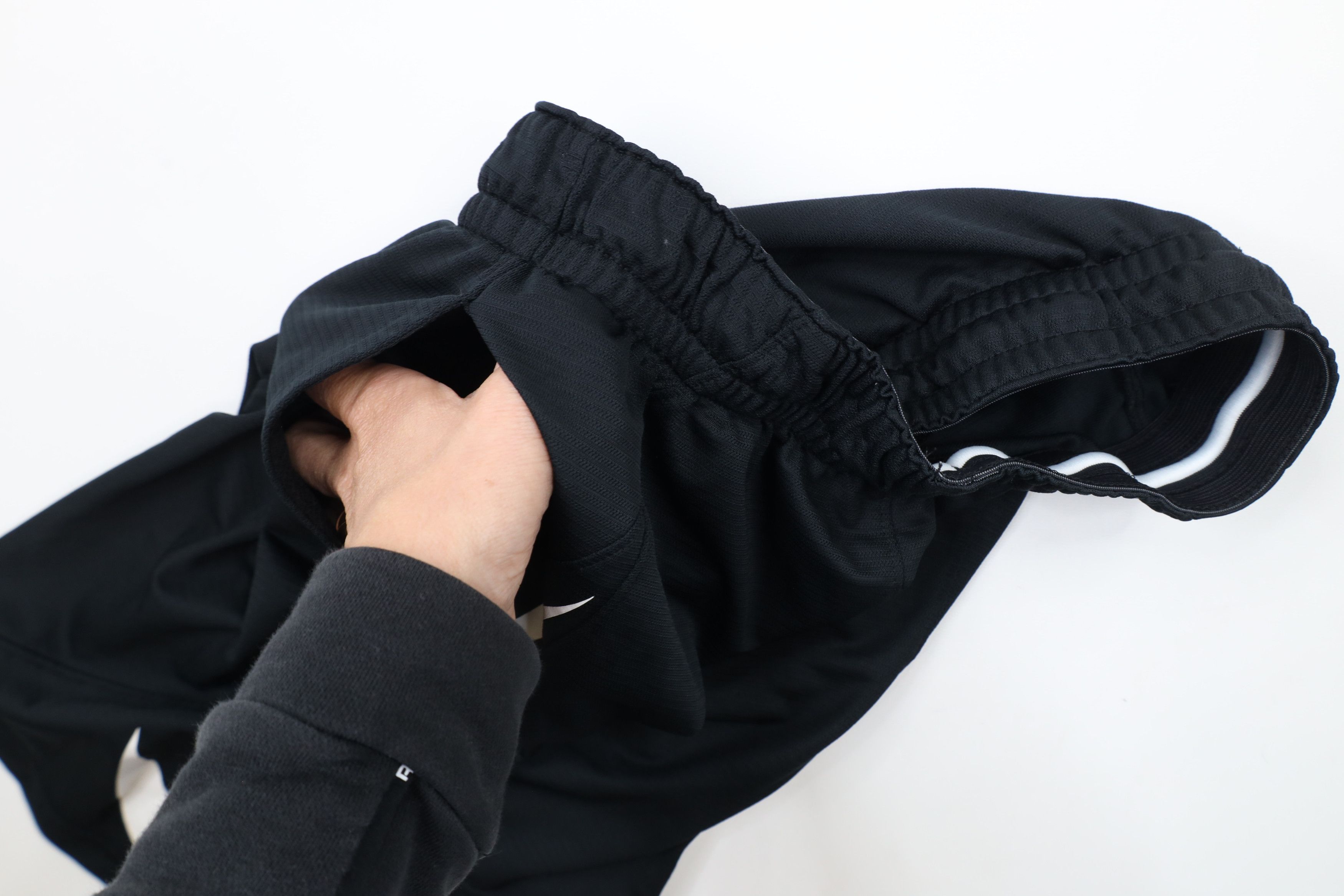Nike × Vintage Vintage Nike Logo Above Knee Gym Basketball Shorts Black Size US 32 / EU 48 - 10 Thumbnail