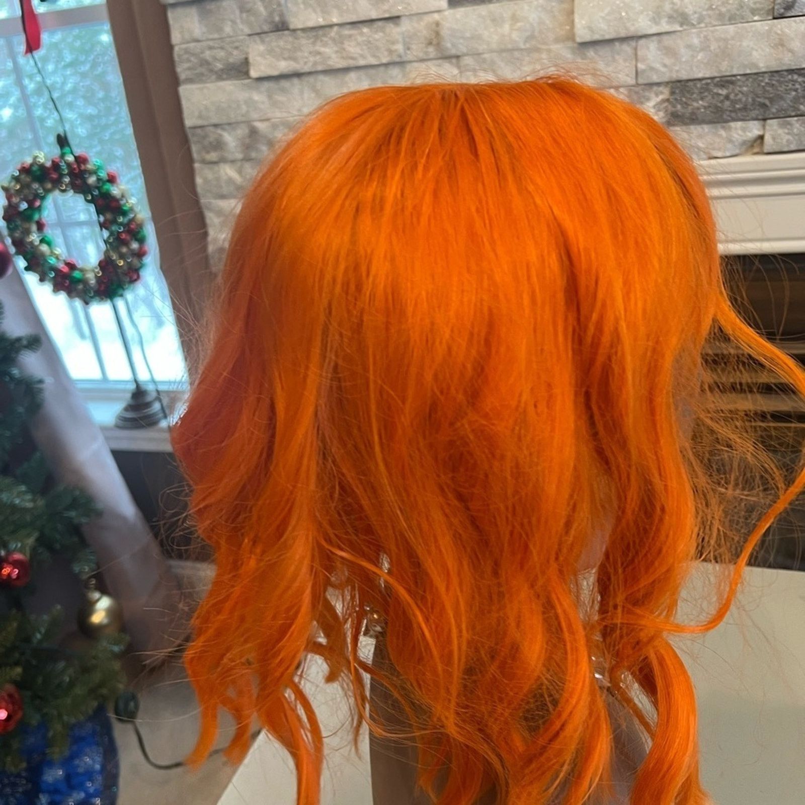 & Other Stories Vibrant Orange Wig – Short Wavy Synthetic Hair Size ONE SIZE - 3 Thumbnail
