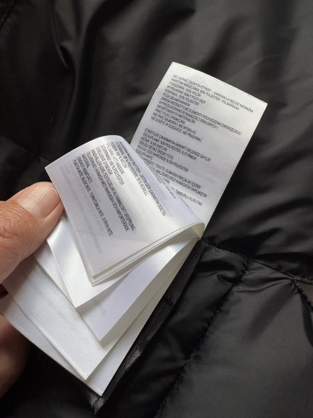 Canada Goose CANADA GOOSE gilet Study photos for REAL TAPE MEASUREMENTS Size M / US 6-8 / IT 42-44 - 18 Thumbnail