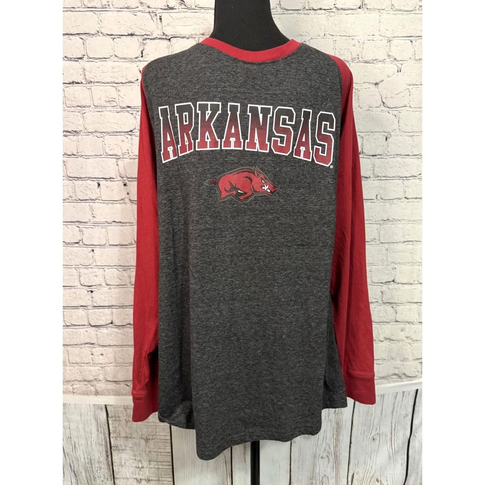 Vintage Colosseum Arkansas Razorbacks Long Sleeve Raglan Shirt XL Gray Crew Neck Graphic Print Men Size US XL / EU 56 / 4 - 6 Thumbnail