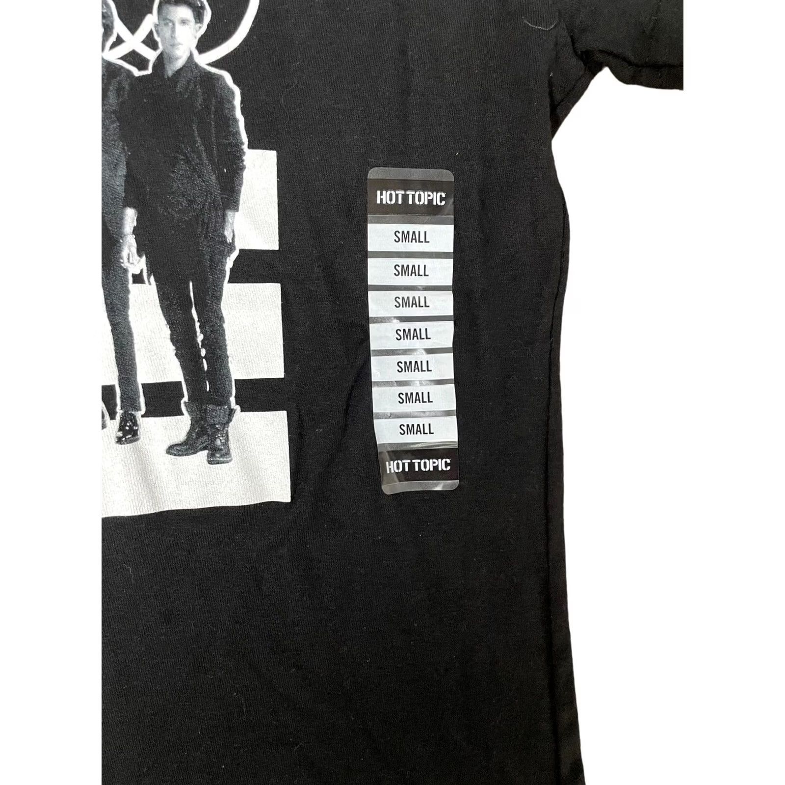Hot Topic Hot Topic Shirt Womens Small Black Short Sleeve Tee NWT 2018 Rock Band Cnco Pop Group Regular Size S Tee Shirt Size S / US 4 / IT 40 - 5 Thumbnail
