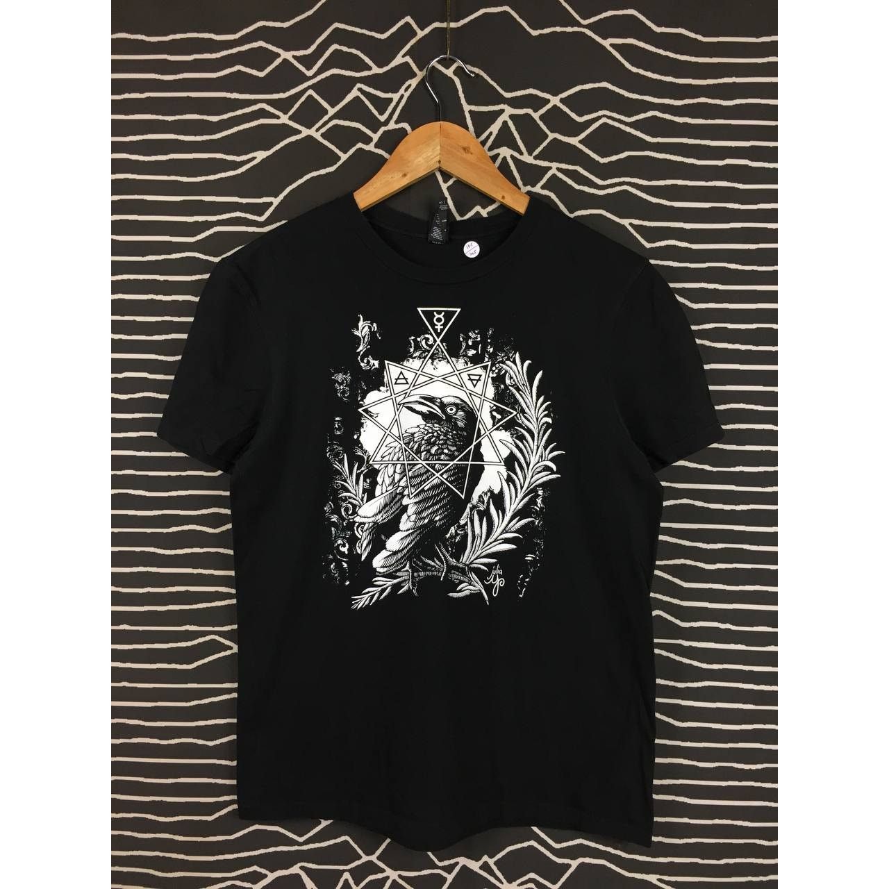 Vintage Crow By Julia Y Media illustrator Graphic Art Tee Size US S / EU 44-46 / 1 - 1 Thumbnail