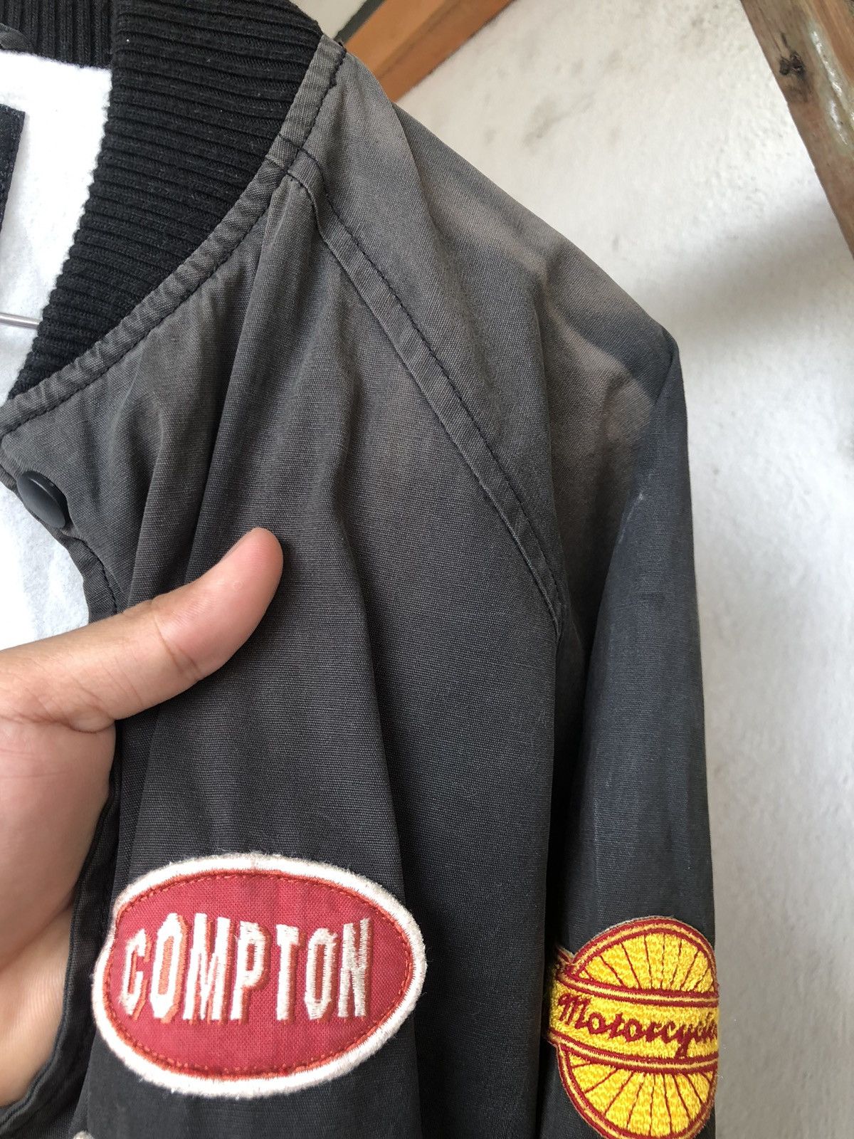 Von Dutch Vintage Von Dutch Big Logo Faded Colour Bomber Jacket Size US L / EU 52-54 / 3 - 17 Thumbnail