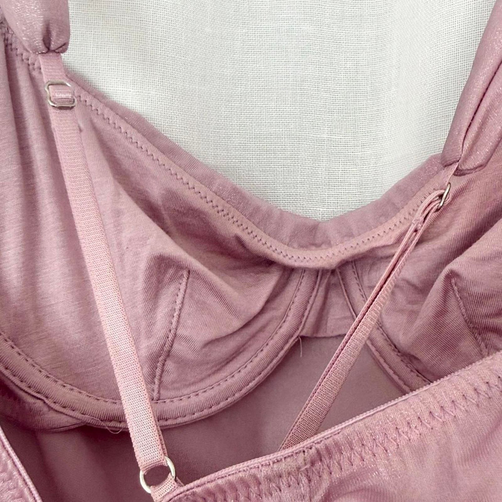 Urban Outfitters sparkly blush satin ruched cami crop top Size L / US 10 / IT 46 - 6 Thumbnail