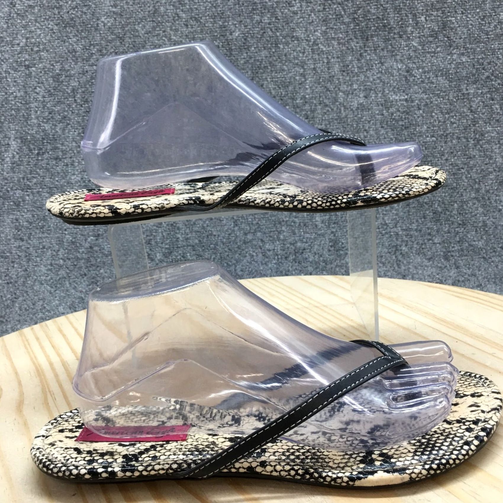 Vintage American Eagle Sandals Womens 9 Casual Slip On Thong Flats Black Faux Leather Size US 9 / IT 39 - 2 Thumbnail