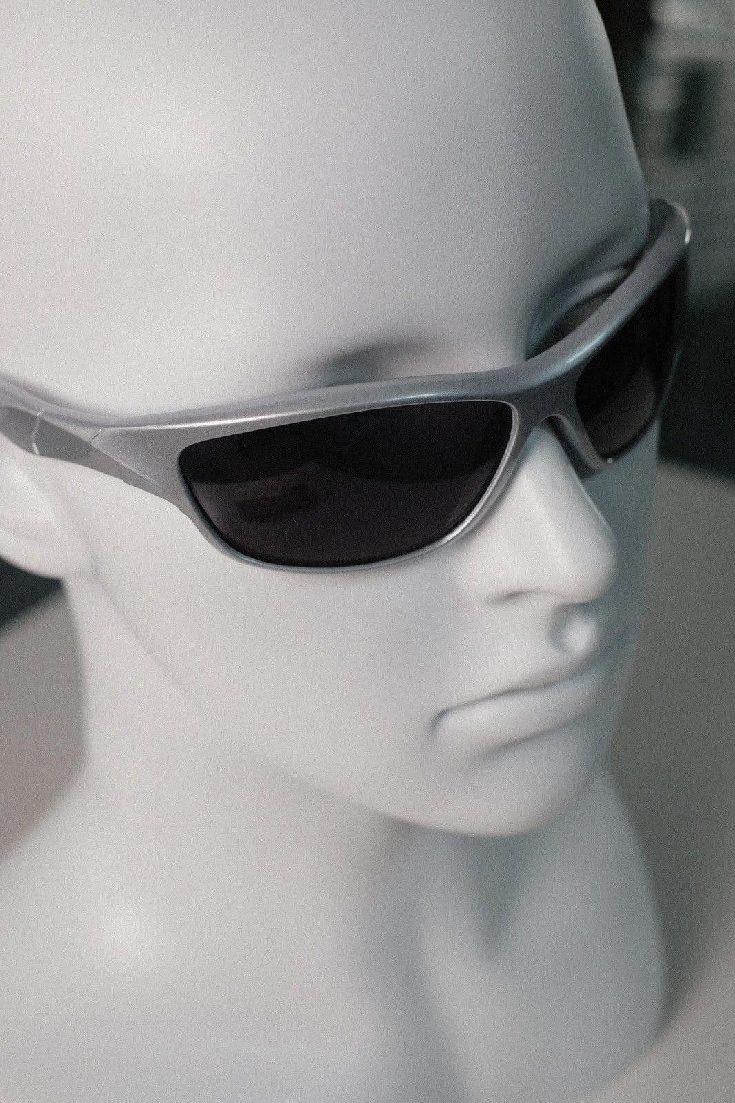 Japanese Brand Vintage Y2k Avant Garde Futuristic Sliver Sunglasses Unisex Size ONE SIZE - 3 Thumbnail