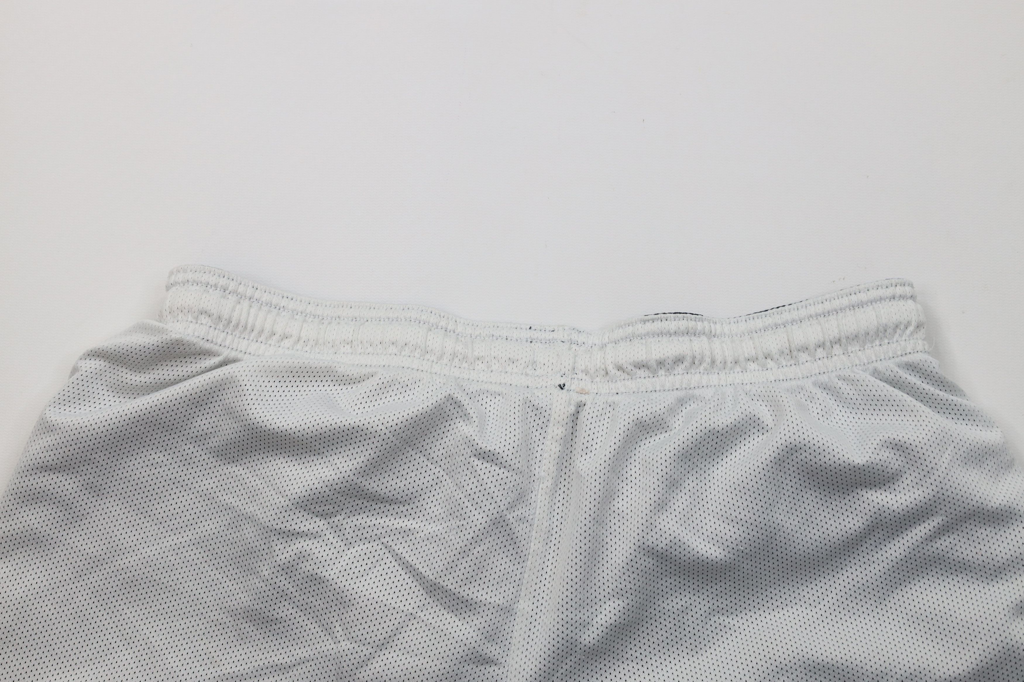 Nike Vintage Nike Reversible Mini Swoosh Running Soccer Shorts Size 28" / US 6 / IT 42 - 4 Thumbnail