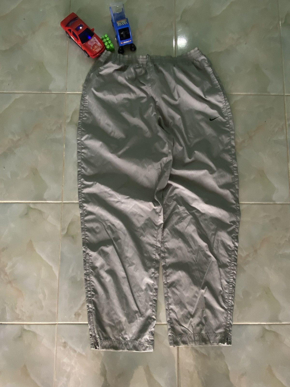 Nike VINTAGE NIKE 90S BAGGY NYLON WIDE LEG SWOOSH TRACK PANTS Y2K Size US 30 / EU 46 - 1 Thumbnail