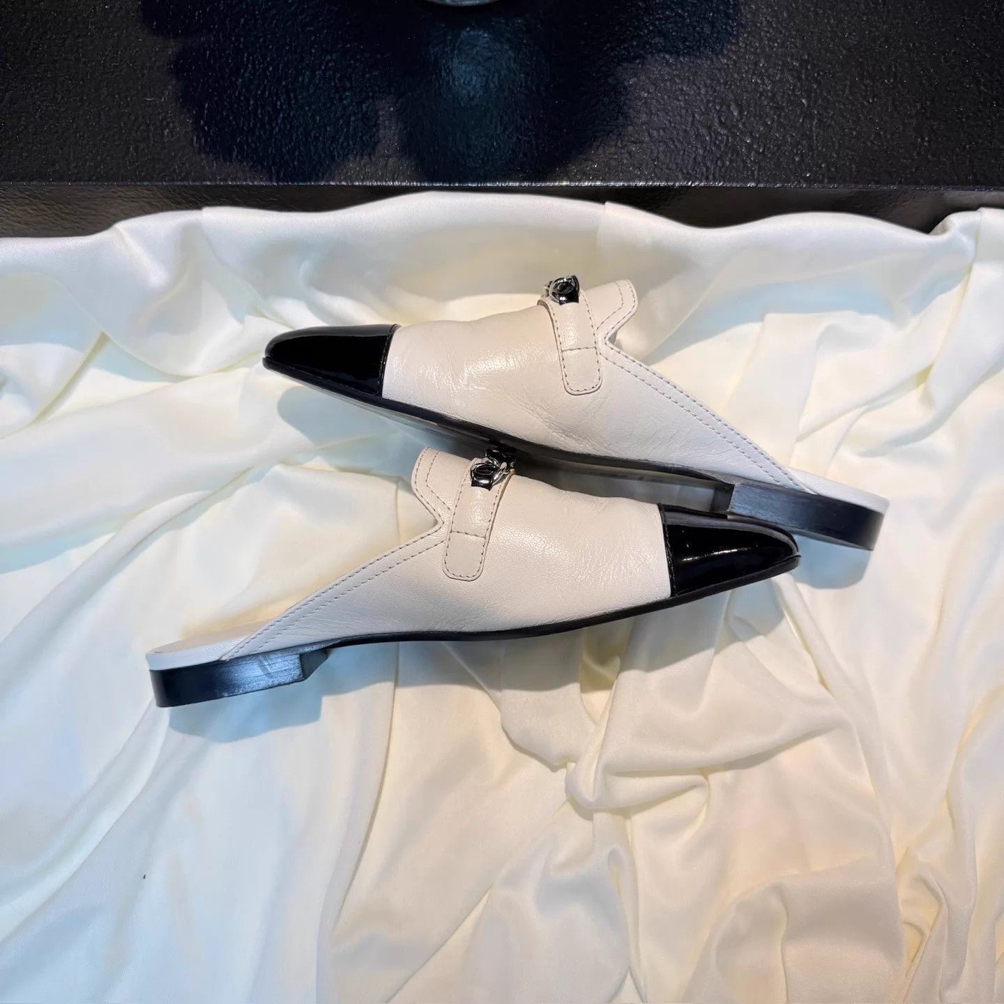 Chanel CHANEL Black & White Panda Charm Mule 36 Size US 5.5 / IT 35.5 - 4 Thumbnail
