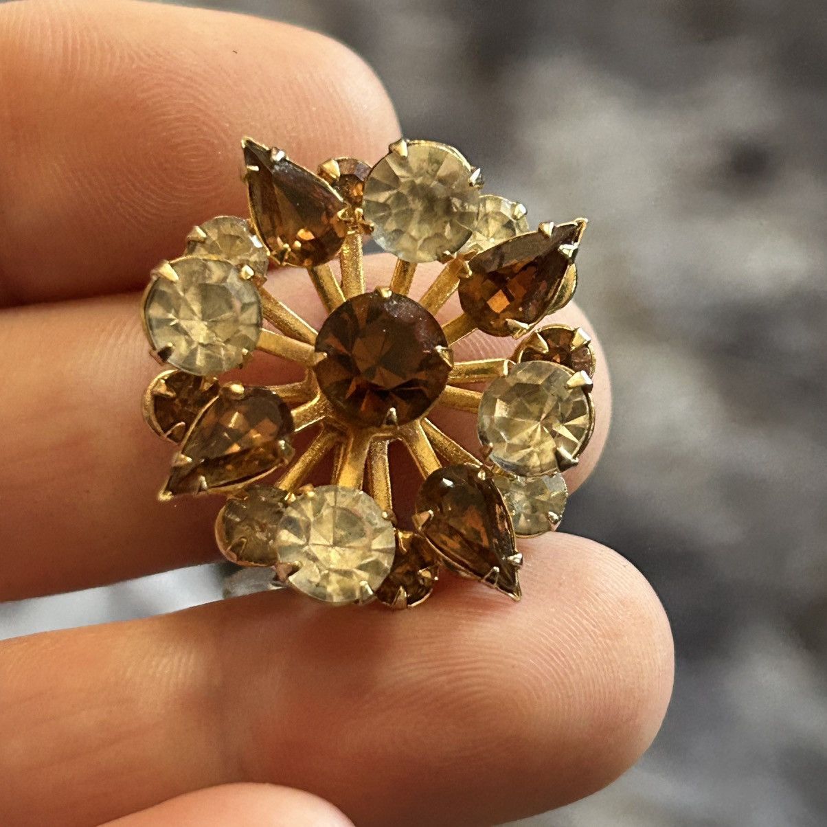 Vintage Vintage 60’s brown and clear glass stone clip on earrings Size ONE SIZE - 6 Thumbnail